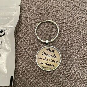 NWT KEYRING ‘BEST FRIENDS ARE THE SISTERS WE CHOOSE’ Key Ring